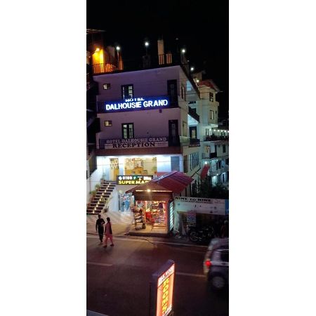 Hotel Dalhousie Grand Banikhet Kültér fotó