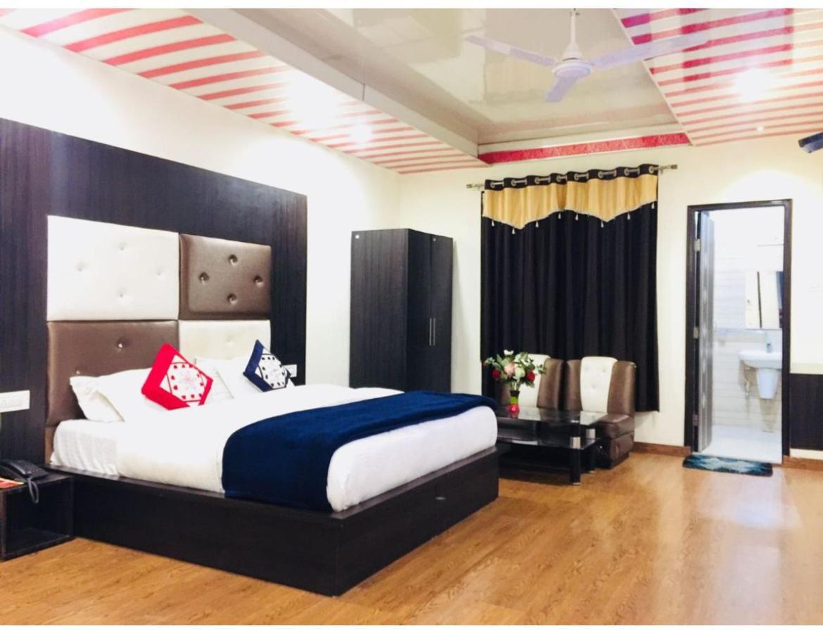 Hotel Dalhousie Grand Banikhet Kültér fotó